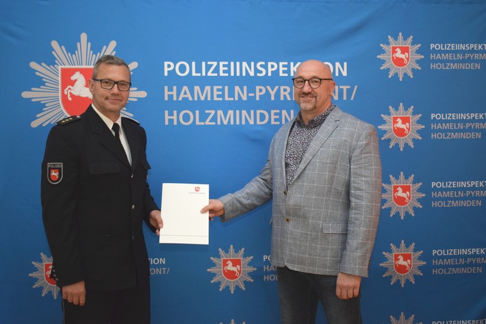 POL-HM: Verabschiedung des Leiters des Zentralen Kriminaldienstes der Polizeiinspektion Hameln-Pyrmont/Holzminden POR Heimann