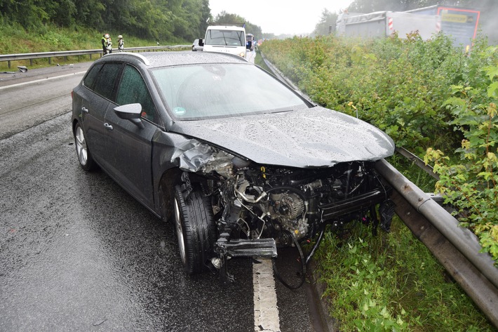 POL-PDKL: Unfall durch Aquaplaning