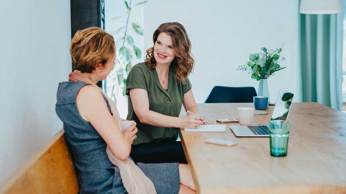 Tradwife oder Businessfrau – wie Frauen heute über Geld und Freiheit entscheiden