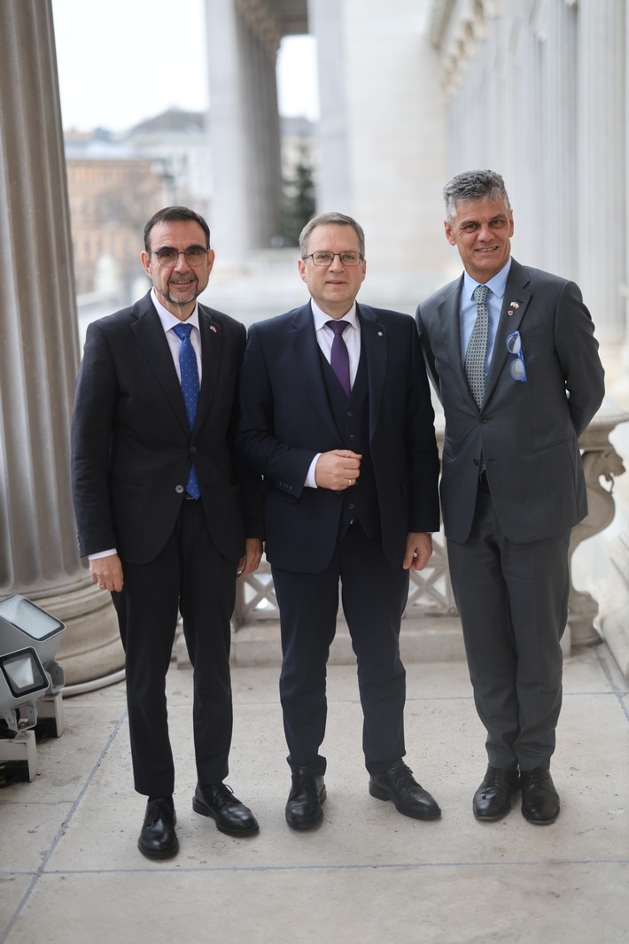 Südtirol stärkt Bayerns Bewerbung um Yad Vashem-Bildungszentrum - Holetschek freut sich über starken Rückenwind aus Bozen