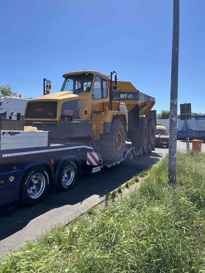 POL-OF: Kontrollmaßnahmen der Verkehrsinspektion: Unzulässiger Schwertransport, manipulierte HU-Plakette und Kennzeichenmissbrauch