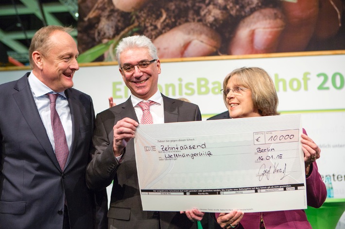 ErlebnisBauernhof auf der Internationalen Grünen Woche 2015 feierlich eröffnet / BayWa AG engagiert sich mit 10.000 Euro für die Benefizaktion &quot;Grün ist die Hilfe&quot;