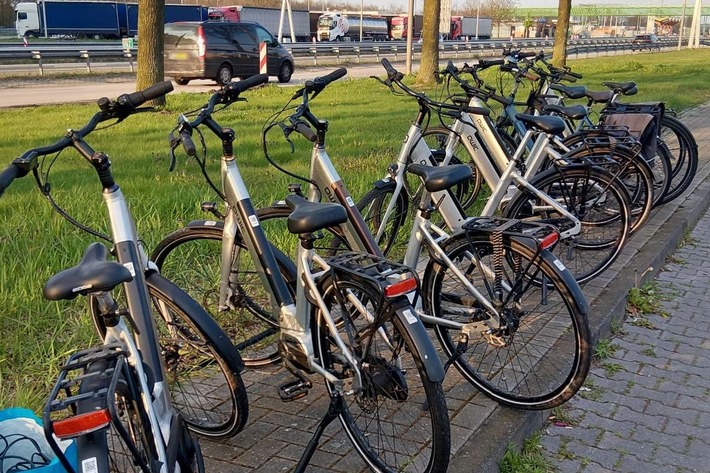 BPOL-BadBentheim: Gestohlene E-Bikes bei Grenzkontrolle sichergestellt / Fahrer unter Drogeneinfluss