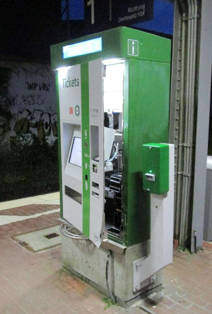 BPOL NRW: Unbekannte brechen Fahrkartenautomat auf - Bundespolizei sucht nach Zeugen