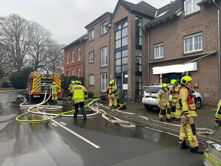 FW-Stolberg: Kellerbrand in Mehrfamilienhaus