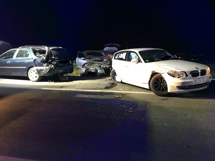 POL-PPMZ: Verkehrsunfall mit 5 PKW und mehreren verletzten Personen