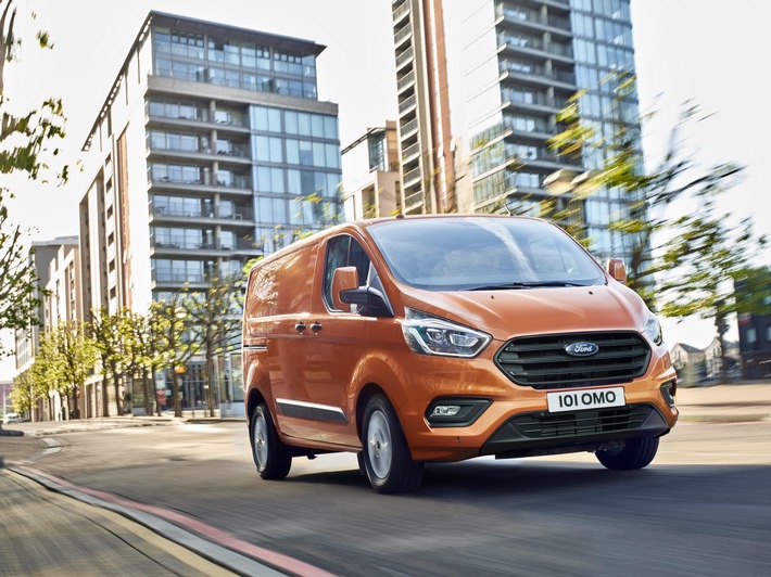 Neuer Ford Transit Custom: frisches Styling, cleverer Innenraum und optional als sparsame ECOnetic-Variante