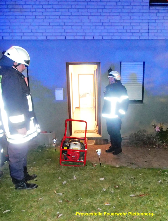 FW-PL: OT-Holthausen. Brennendes Kerzenwachs sorgt für Feuerwehreinsatz. Brand konnte vor Eintreffen der Feuerwehr gelöscht werden.