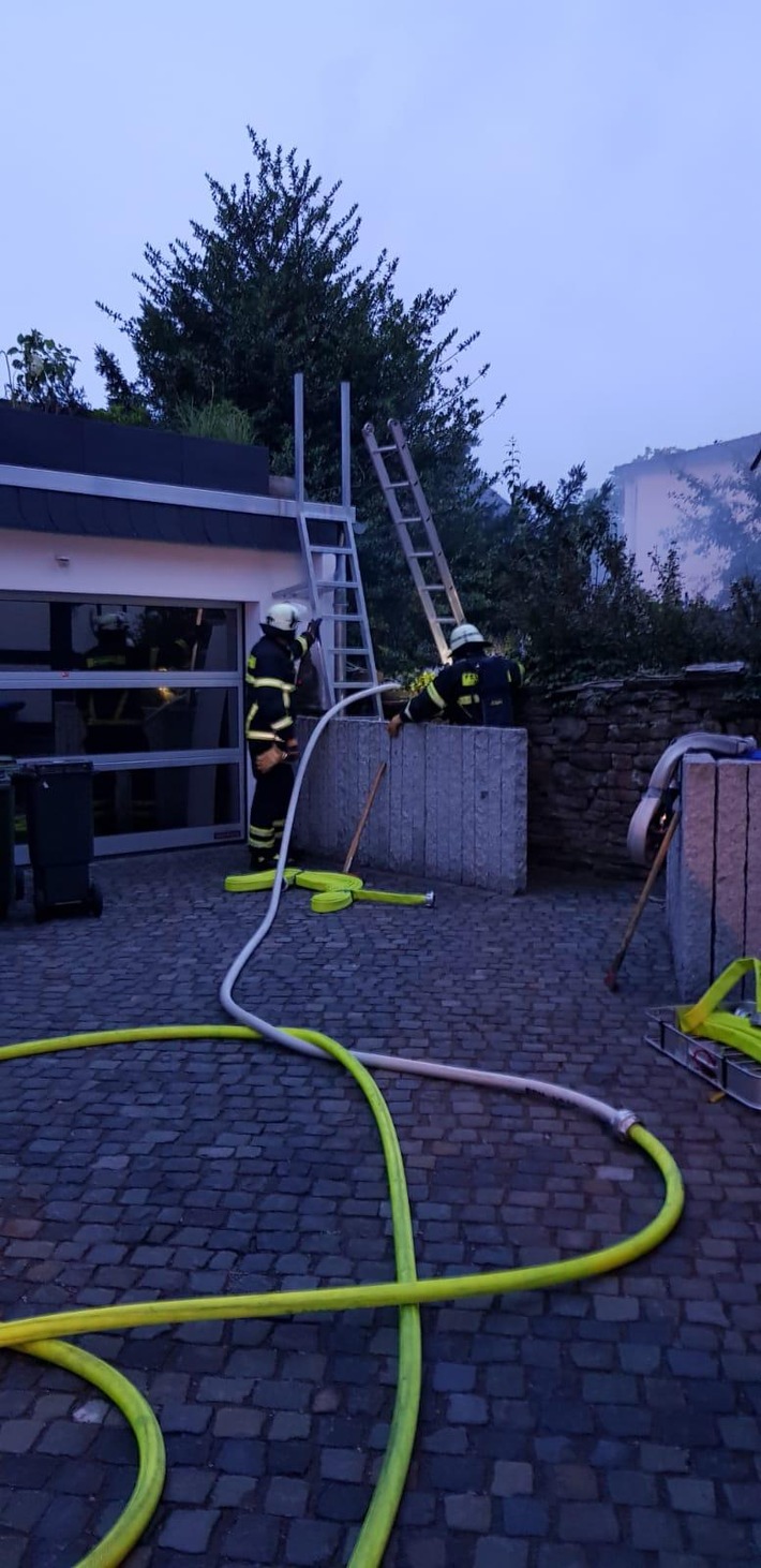 FW-EN: Gemeldeter Gebäudebrand entpuppt sich als Brand von Gartenabfall