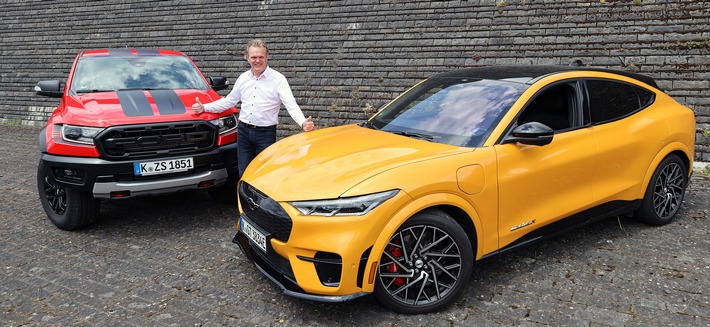 Pick-up-Marktführer Ford Ranger ist &quot;Geländewagen des Jahres 2022&quot; der Fachzeitschrift &quot;Off Road&quot;