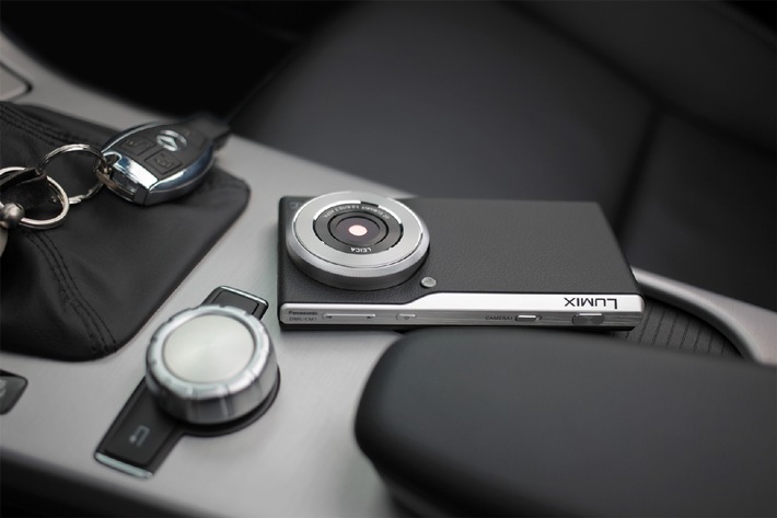 LUMIX Smart Camera: High-End Kommunikationskamera / Mit der LUMIX Smart Camera verbindet Panasonic die Fotoqualität einer Premium-Kompaktkamera mit 1 Zoll-Bildsensor und Smartphone-Funktionalität