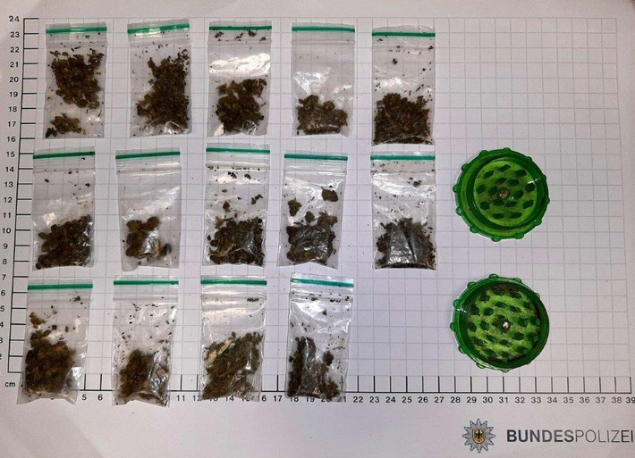 BPOL NRW: Bundespolizei stellt 17-Jährigen mit 14 Marihuana-Tütchen