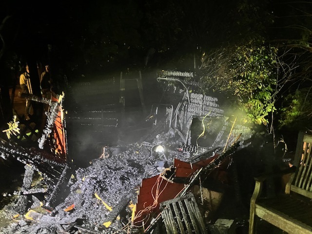 FW-HAAN: Brand einer Gartenlaube