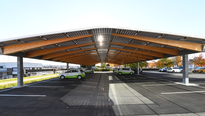 Weltpremiere auf der Intersolar/Power2Drive: ClickCon präsentiert ClickFast - das neue ultraschnelle PV-Indach-Montagesystem