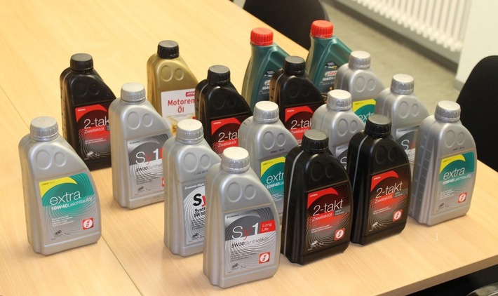 POL-PDKL: 17 Ölbehälter illegal entsorgt