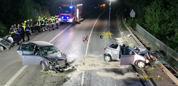 POL-PDKO: Schwerer Verkehrsunfall im Begegnungsverkehr - 6 Personen verletzt