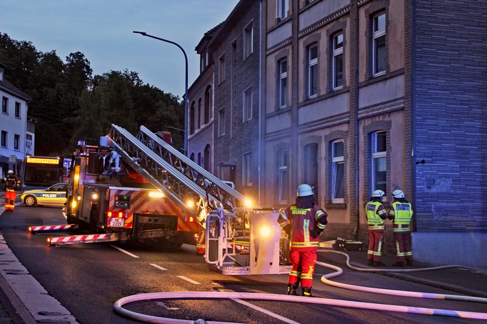 POL-ME: Wohnungsbrand an der Hattinger Straße: Polizei geht von fahrlässiger Brandlegung aus - Velbert - 1906022