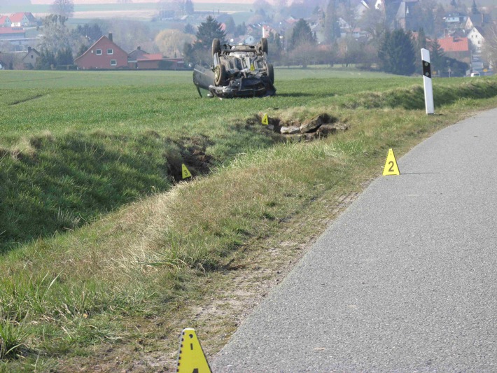 POL-HOL: Bundesstraße 240 - Dielmissen - Halle: Mit PKW mehrmals überschlagen - 64jähriger Fahrer mit Verletzungen ins Krankenhaus -