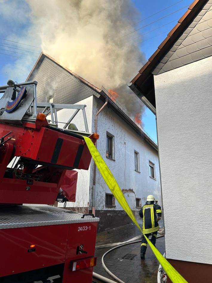 POL-PDKL: Wohnhaus gerät aus bislang noch ungeklärter Ursache in Brand