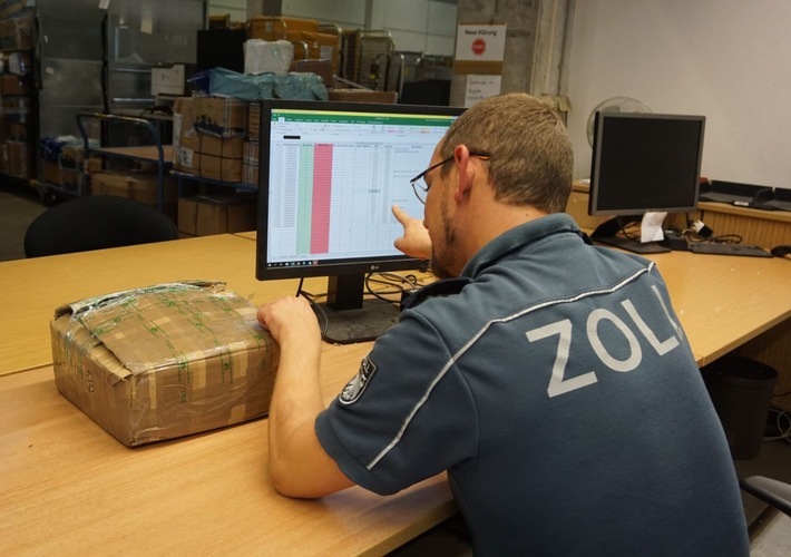 HZA-DD: Weihnachten und Black Friday: Wichtige Hinweise des Zolls zu Bestellungen und Geschenken aus dem Ausland