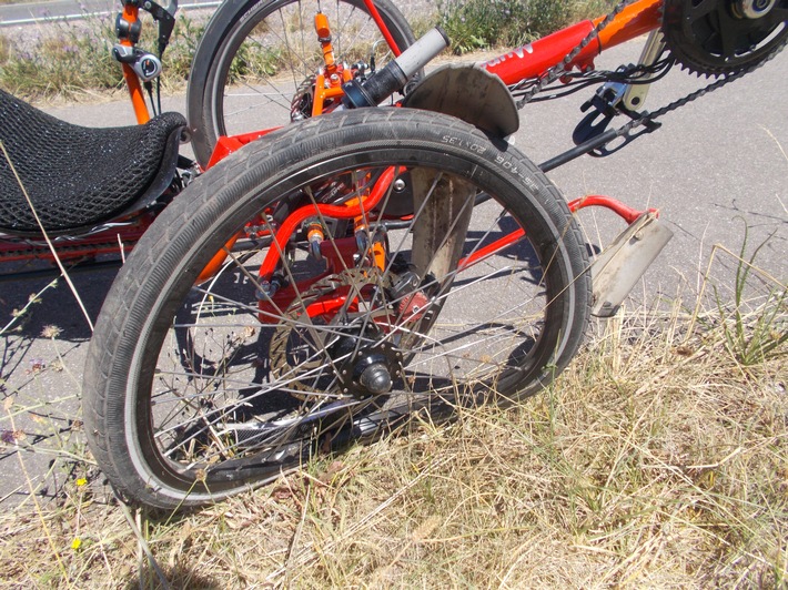 POL-PDNW: Unfall zwischen Dreiradfahrer und Pferd