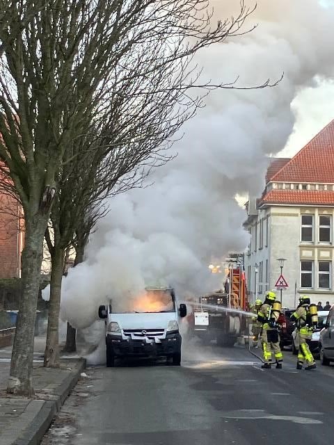 POL-CUX: PKW Brand in Cuxhaven (Foto im Anhang)