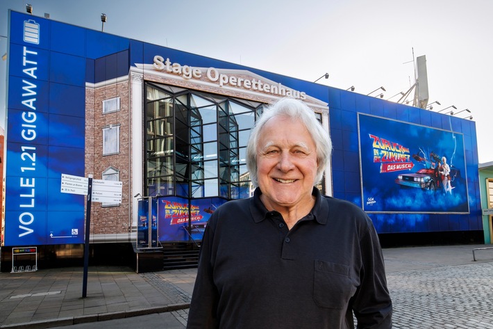 Radiostimme mit Kultstaus: Peter Urban überrascht als „Easter Egg” in ZURÜCK IN DIE ZUKUNFT – Das Musical