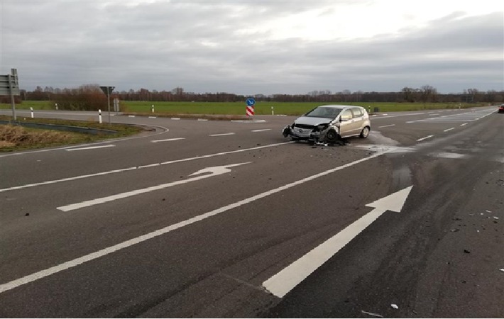 POL-PDNW: Verkehrsunfall - Verursacher verletzt