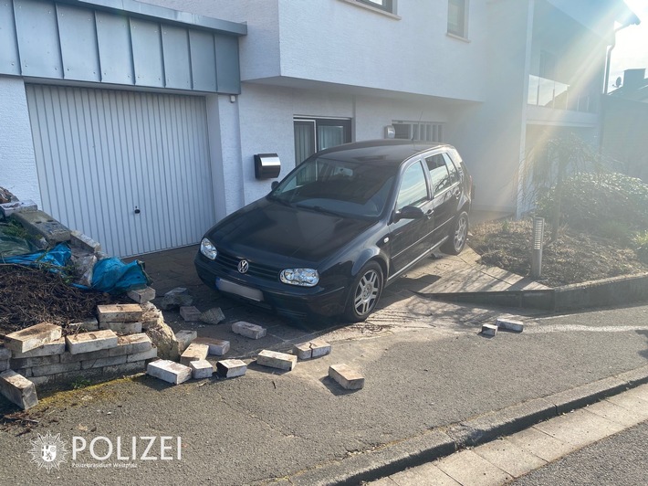 POL-PPWP: Auto macht sich selbstständig