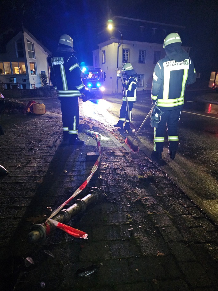 FW-EN: Ölspur nach Verkehrsunfall