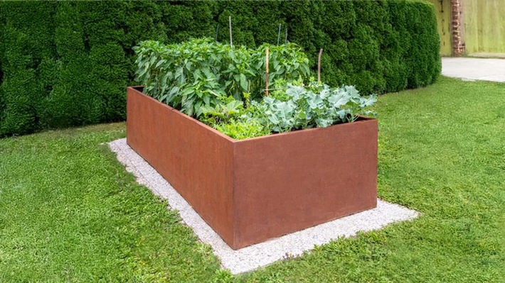 Langlebige Edelrost-Gartenprodukte von Gartenonline.at setzen neue Standards für nachhaltige Gartengestaltung. / Weiterer Text über ots und www.presseportal.de/nr/183040 / Die Verwendung dieses Bildes für redaktionelle Zwecke ist unter Beachtung aller mitgeteilten Nutzungsbedingungen zulässig und dann auch honorarfrei. Veröffentlichung ausschließlich mit Bildrechte-Hinweis.