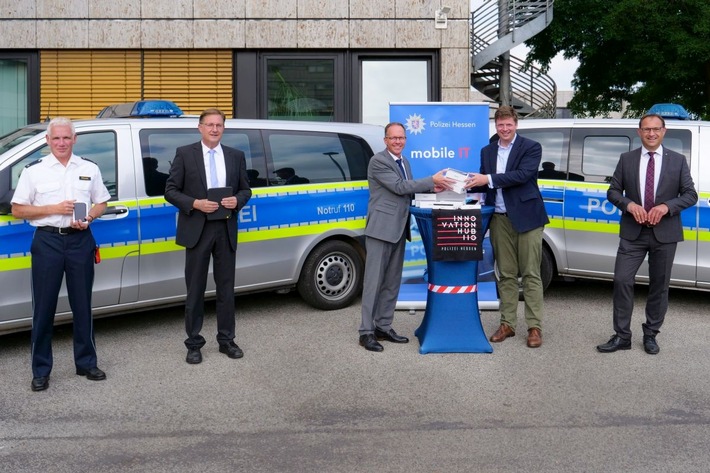 POL-MR: Schnell. Sicher. Smart: Mobile IT für Polizeistation in Marburg - Im Rahmen einer Ausstattungsoffensive erhält die Polizeistation Marburg 86 Smartphones und Tablets