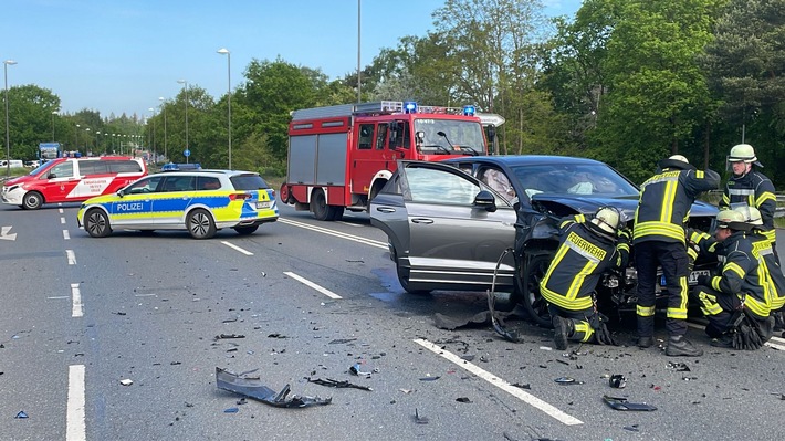 FW Celle: Verkehrsunfall auf dem Wilhelm-Heinichen-Ring