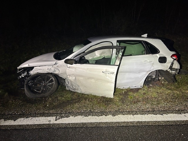 POL-PDPS: Verkehrsunfall unter Einfluss von Alkohol und ohne Fahrerlaubnis auf der BAB8