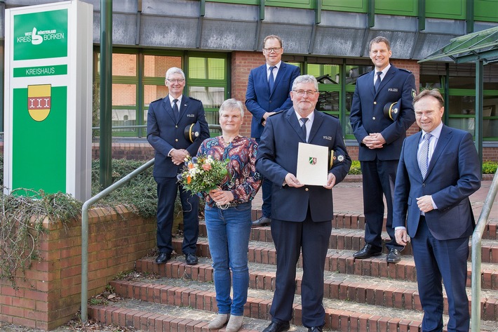 POL-BOR: Kreis Borken - Polizeidirektor Peter Hilp in Ruhestand verabschiedet