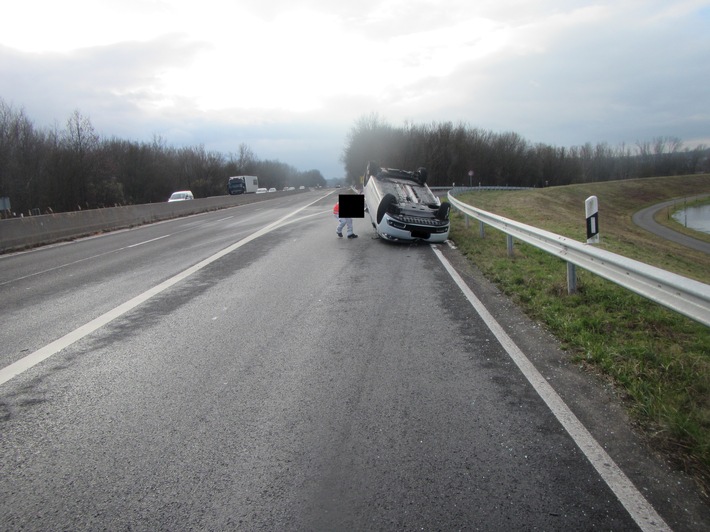 POL-PPMZ: Verkehrsunfall an der Abfahrt B9/ Bodenheim mit überschlagenem PKW - Unfallzeugen gesucht!