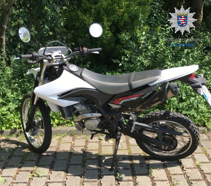 POL-DA: Darmstadt: Weißes Motorrad entwendet / Polizei sucht Zeugen