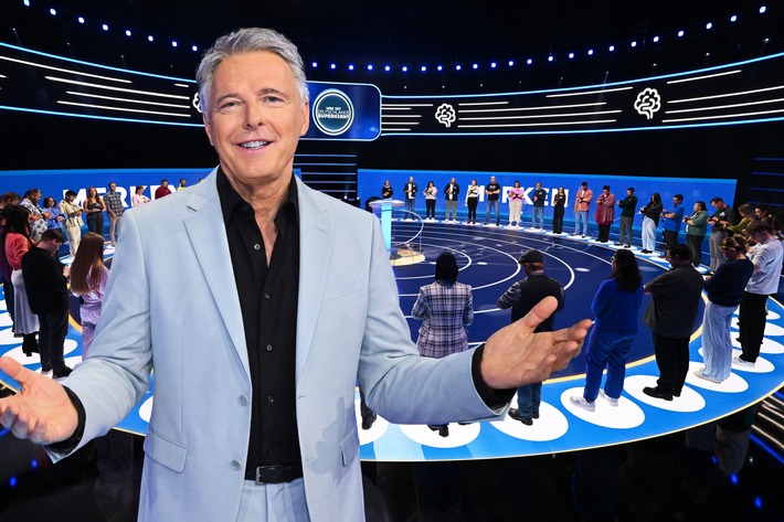 Haben Sie das Zeug zum Superhirn? Jörg Pilawas neues Quiz "Wer ist Deutschlands Superhirn?" startet am Donnerstag in SAT.1