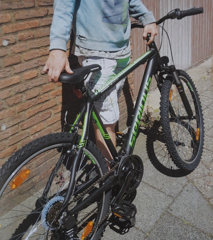 POL-KLE: Kleve - Fahrraddiebstahl / Wer hat das auf dem Foto abgebildete schwarz-grüne Mountainbike der Marke Serious gesehen?