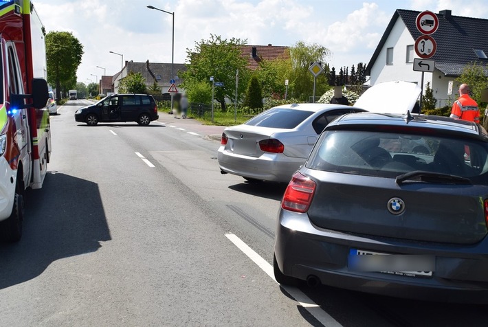 POL-HF: Vorfahrt missachtet - Kollision mit dem Gegenverkehr