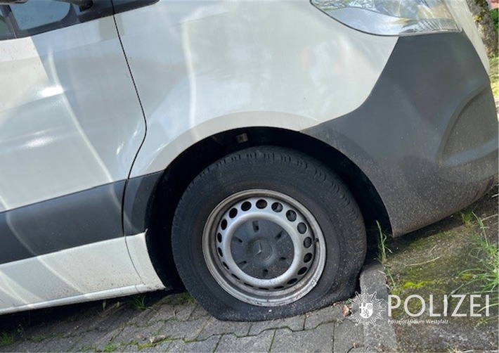 POL-PPWP: Reifen an Firmenfahrzeug zerstochen