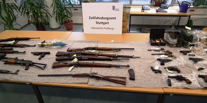 ZOLL-S: Zollfahnder entdecken Waffenarsenal im Rhein-Neckar-Kreis