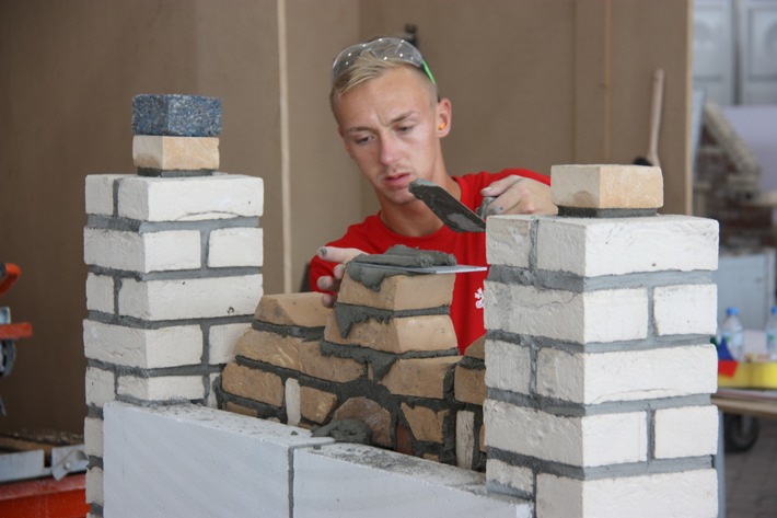 Società Svizzera degli Impresari-Costruttori: Il muratore Kevin Hofer ha vinto un diploma ai WorldSkills ad Abu Dhabi