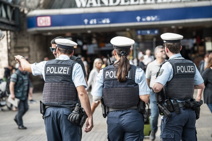 BPOL-HH: Mutmaßlicher Taschendieb soll schlafenden Obdachlosen am Hamburger Hauptbahnhof bestohlen haben- Festnahme nach gezielter Fahndung mit Videoprints durch Bundespolizei