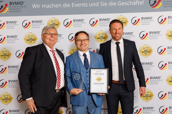 v.l.: Kajetan Brandstätter (Präsident BVMID), TOP EXPERTE Martin Schröter, Stefan Bronder (Vorstand BVMID) / Weiterer Text über ots und www.presseportal.de/nr/172454 / Die Verwendung dieses Bildes für redaktionelle Zwecke ist unter Beachtung aller mitgeteilten Nutzungsbedingungen zulässig und dann auch honorarfrei. Veröffentlichung ausschließlich mit Bildrechte-Hinweis.