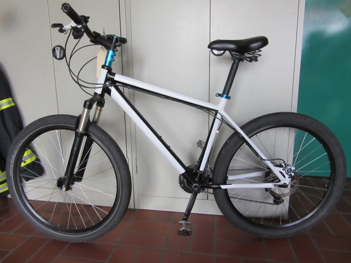POL-HR: Borken-Dillich: Unterschlagung eines E-Bike (Nachtrag zur Meldung vom 04.04.2019, 12:46 Uhr - Foto vom zurückgelassenen Fahrrad des Täters) - Polizei bittet um Mithilfe