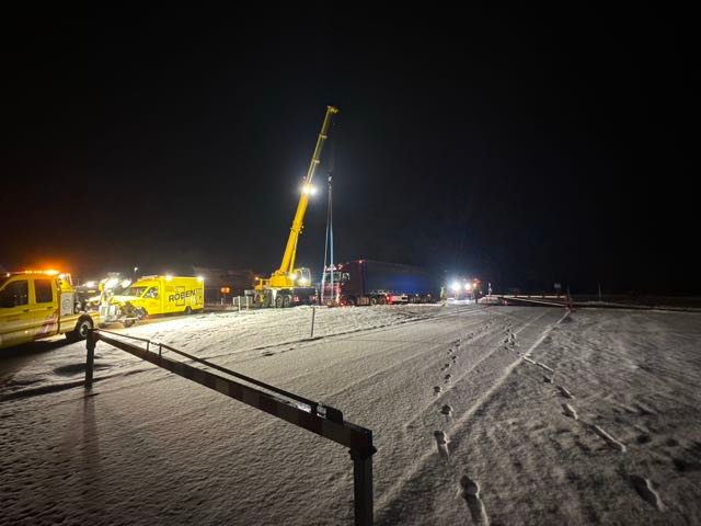 POL-DEL: Landkreis Wesermarsch: Erneuter Verkehrsunfall am Kreisverkehr Bundesstraße 211 und Strückhauser Straße +++ LKW blockiert Bundesstraße 211 in Richtung Brake