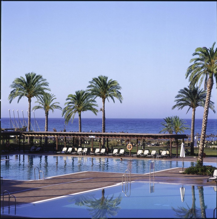 Morgens auf der Piste, nachmittags am Mittelmeer: "Sea & Ski Woche" im ROBINSON Club Playa Granada/Andalusien