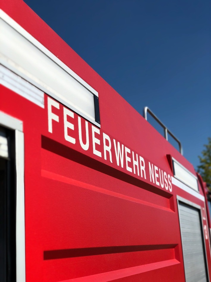 FW-NE: Brennender Gabelstapler in einem metallverabeitenden Betrieb | Keine Personen verletzt