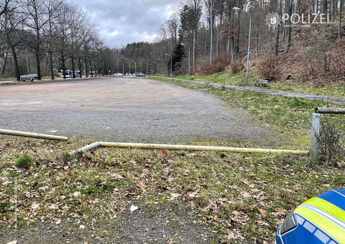 POL-PPWP: Geländer beschädigt - Fahrrad gestohlen